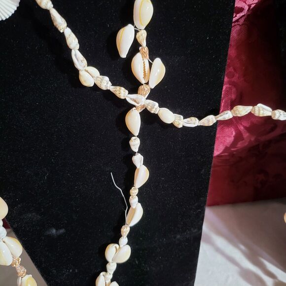 Mixed Lot of Seashell Jewelry 13oz. - Picture 7 of 7